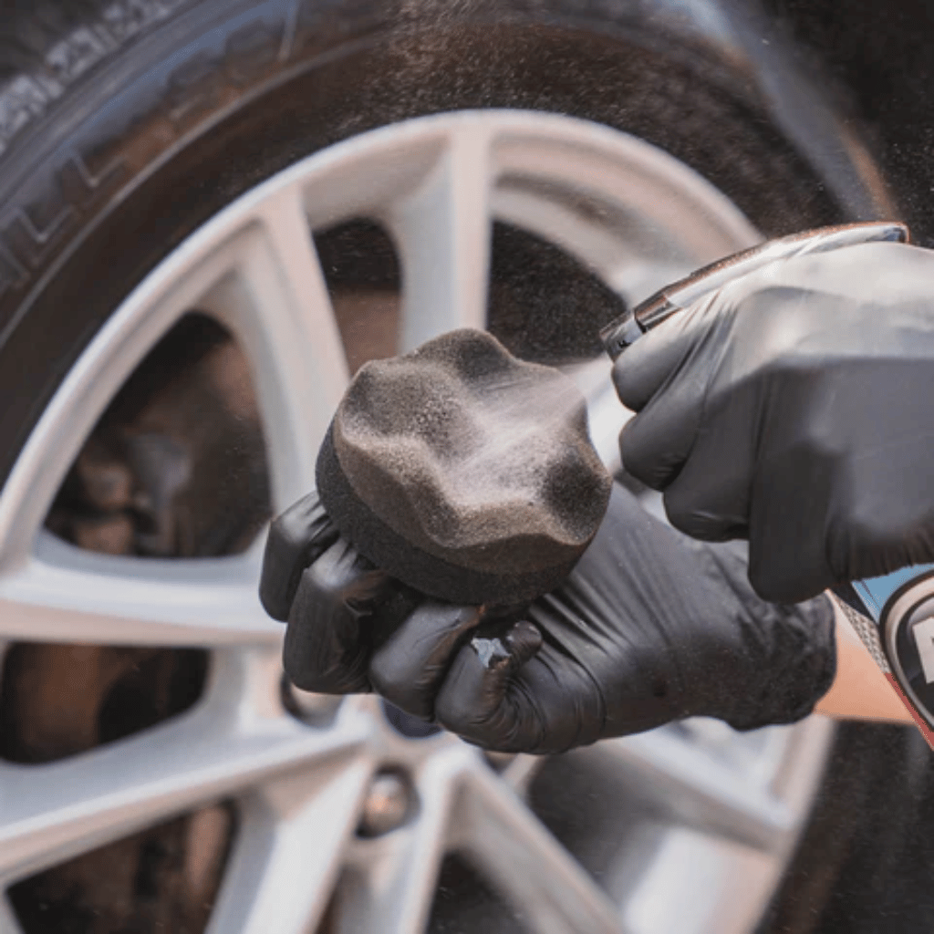 Contoured Trim & Tyre Dressing Waffle Applicator – Ergonomic Grip for Even Coverage
